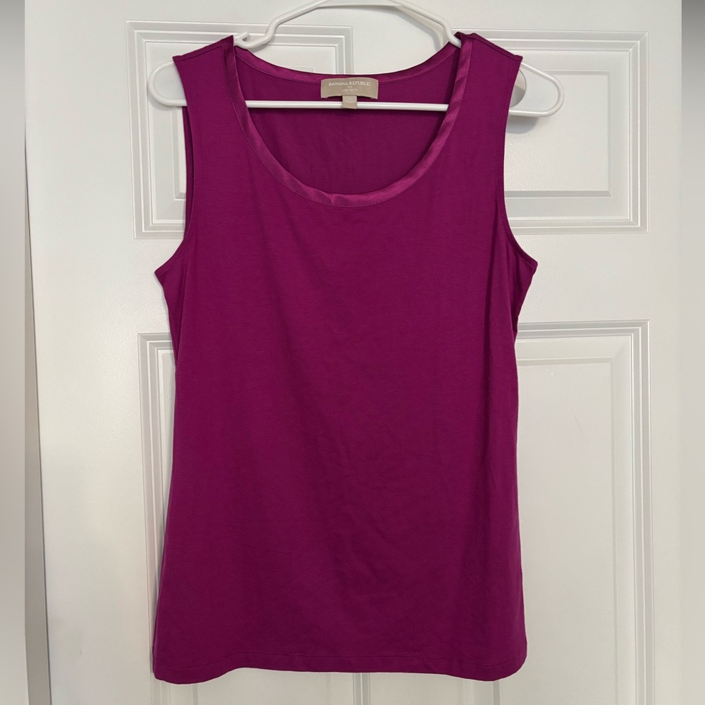 Like New Banana Republic Satin Trim Tank